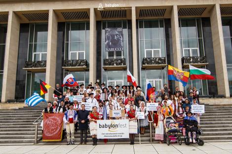 Řeka radosti - krojovaný průvod