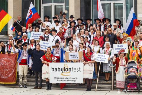 Řeka radosti - krojovaný průvod