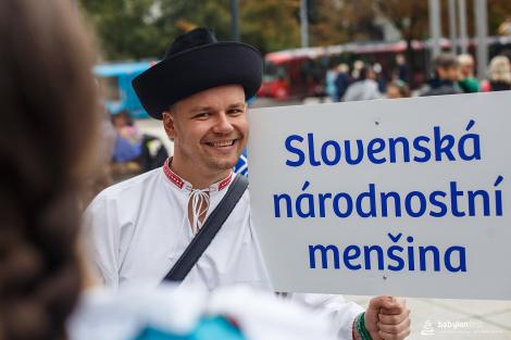 Řeka radosti - krojovaný průvod