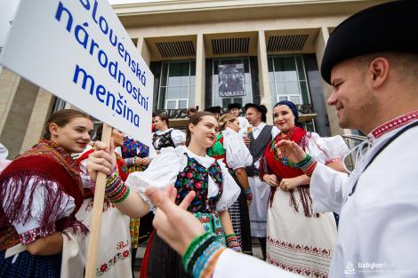 Řeka radosti - krojovaný průvod
