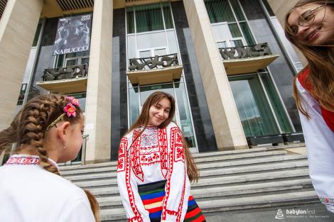 Řeka radosti - krojovaný průvod