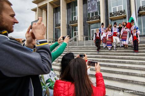 Řeka radosti - krojovaný průvod