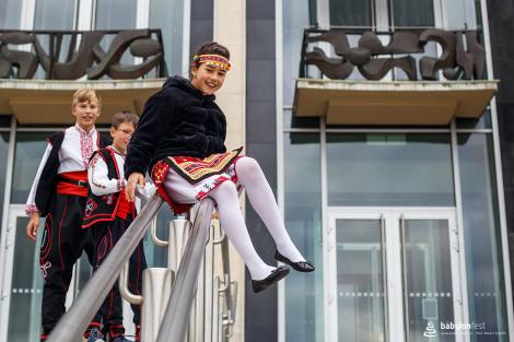 Řeka radosti - krojovaný průvod