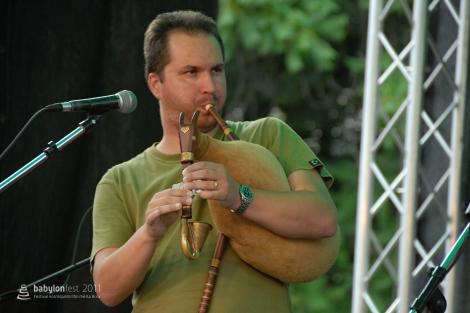 Babylonfest – den první – Bezobratři