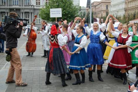 Folklor minorit – Duhové náměstí