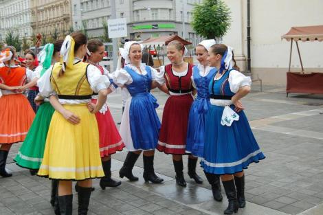 Folklor minorit – Duhové náměstí