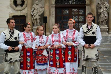 Folklor minorit – Duhové náměstí