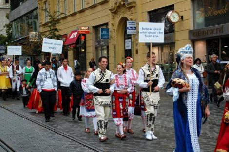 Folklor minorit – Duhové náměstí