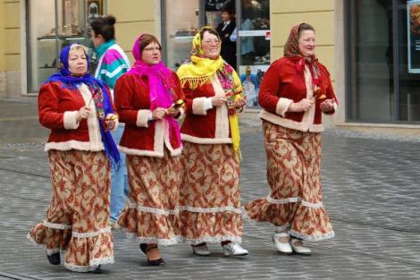 Folklor minorit – Duhové náměstí