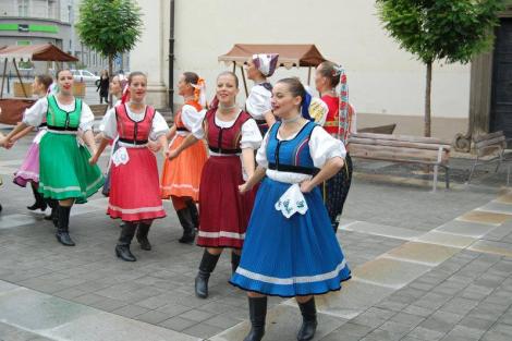 Folklor minorit – Duhové náměstí