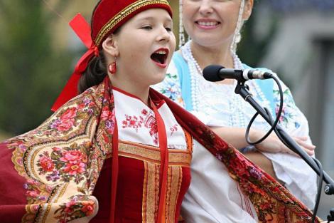 Folklor minorit – Duhové náměstí