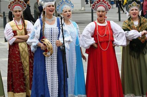 Folklor minorit – Duhové náměstí