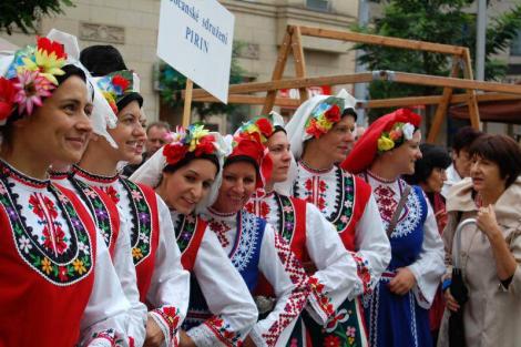 Folklor minorit – Duhové náměstí