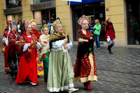 Folklor minorit – Duhové náměstí