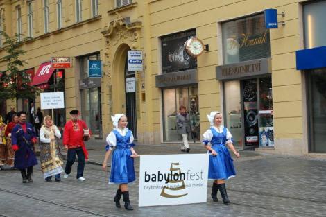 Folklor minorit – Duhové náměstí