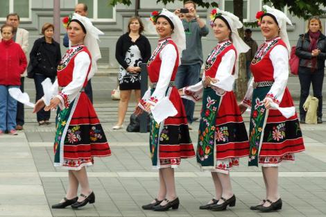 Folklor minorit – Duhové náměstí