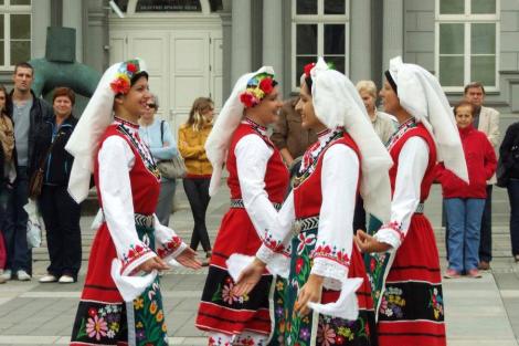 Folklor minorit – Duhové náměstí