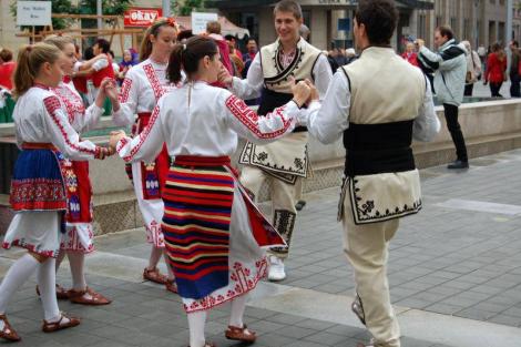 Folklor minorit – Duhové náměstí