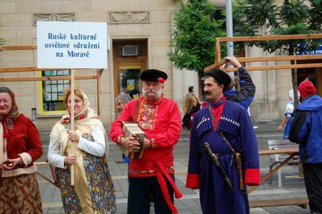 Folklor minorit – Duhové náměstí