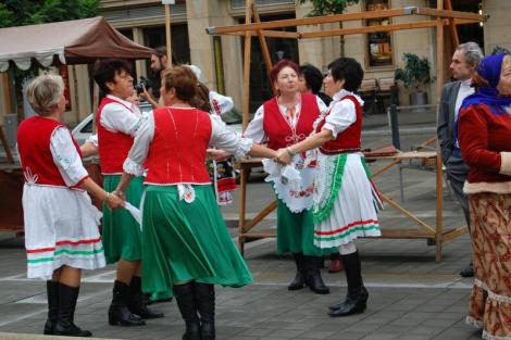 Folklor minorit – Duhové náměstí