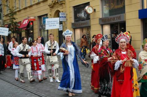 Folklor minorit – Duhové náměstí