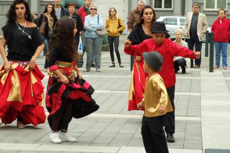 Folklor minorit – Duhové náměstí