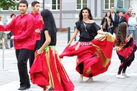 Folklor minorit – Duhové náměstí