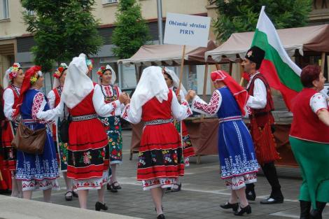 Folklor minorit – Duhové náměstí