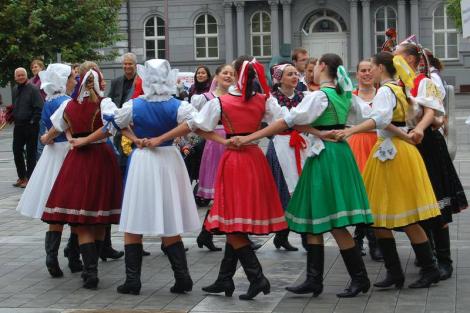 Folklor minorit – Duhové náměstí
