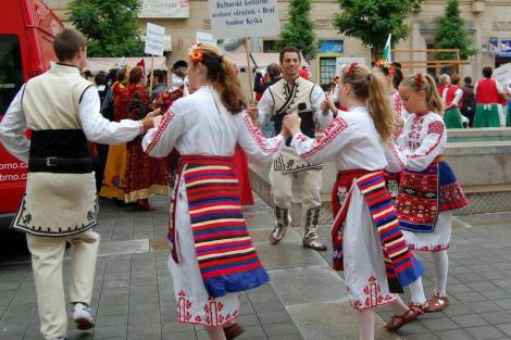 Folklor minorit – Duhové náměstí