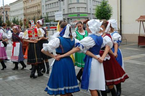 Folklor minorit – Duhové náměstí