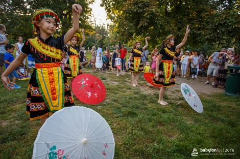 Slavnostní vysazení národních stromů Vietnamců a Rusínů v brněnském parku Lužánky