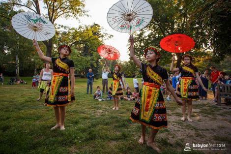 Slavnostní vysazení národních stromů Vietnamců a Rusínů v brněnském parku Lužánky