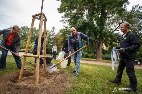 Zahájení festivalu a Stromy národů