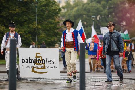 Duhové náměstí – průvod