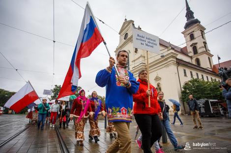 Duhové náměstí – průvod