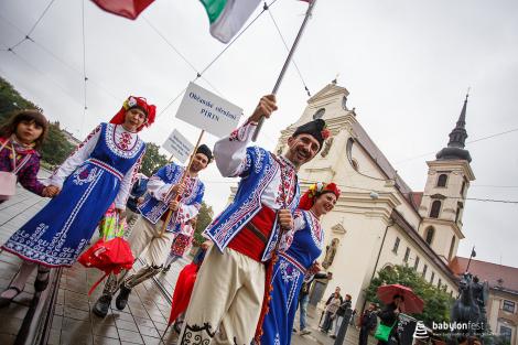 Duhové náměstí – průvod