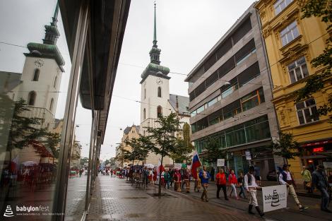 Duhové náměstí – průvod