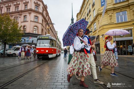 Duhové náměstí – průvod