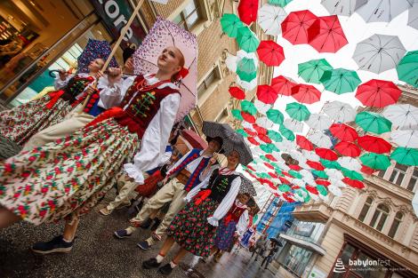 Duhové náměstí – průvod