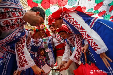 Duhové náměstí – průvod