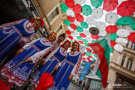 Duhové náměstí – průvod