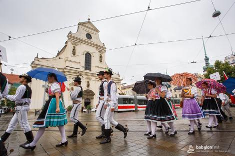 Duhové náměstí – průvod