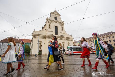Duhové náměstí – průvod
