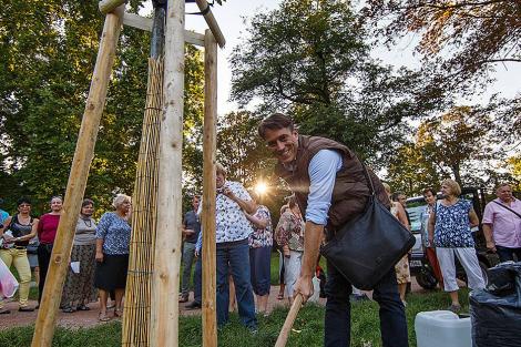 Zahájení festivalu a sázení stromů národů