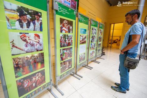 Vernisáž výstavy – Robert Vystrčil: Babylonfest