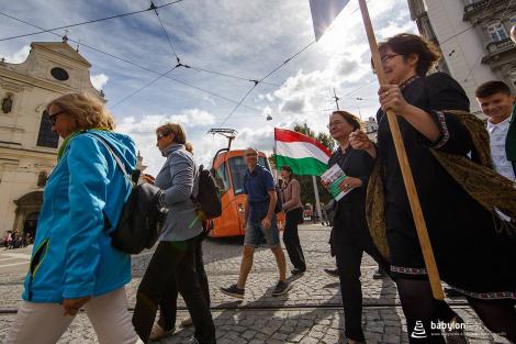 Duhové náměstí – krojovaný průvod zástupců národnostních menšin v Brně