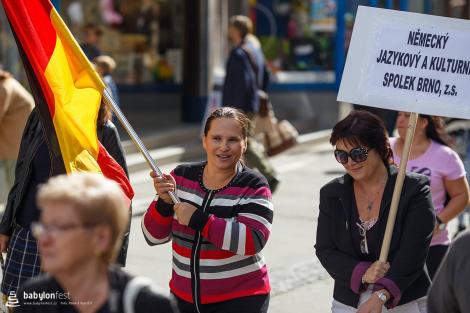 Duhové náměstí – krojovaný průvod zástupců národnostních menšin v Brně