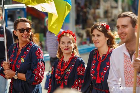 Duhové náměstí – krojovaný průvod zástupců národnostních menšin v Brně