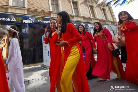 Duhové náměstí – krojovaný průvod zástupců národnostních menšin v Brně